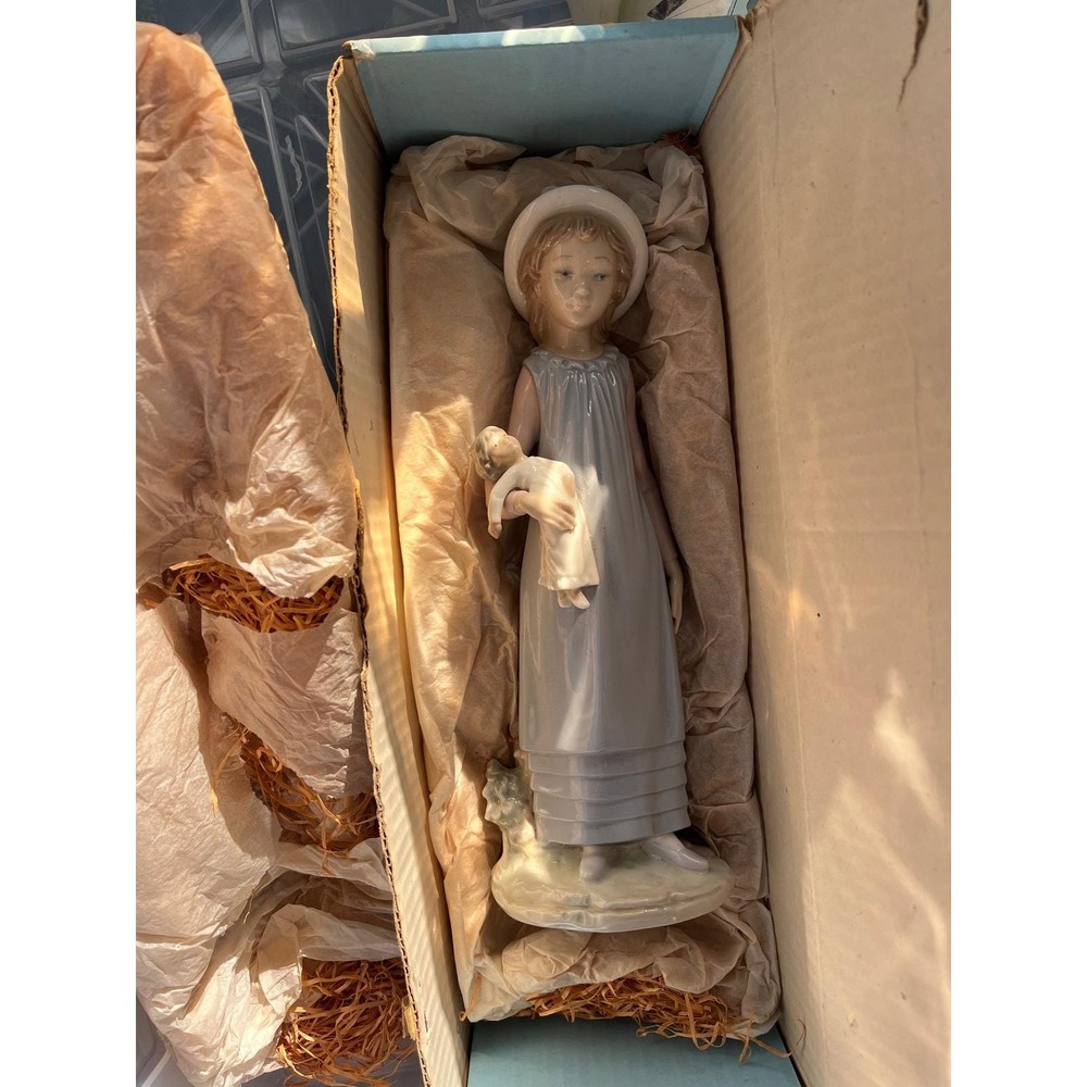 Lladro Girl with Doll Porcelain Figurine 1056 Vintage w original Box 1970s
